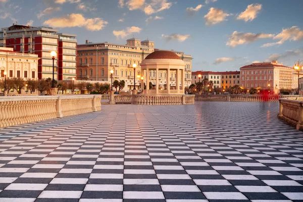 Cerco badante e assistenza anziani a Livorno foto