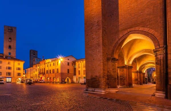 Cerco badante e assistenza anziani a Alba foto