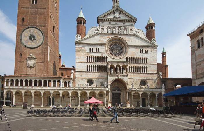 Cerco badanti a Cremona foto