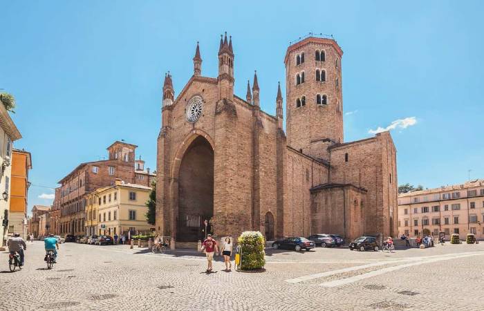 Cerco badanti a Piacenza foto