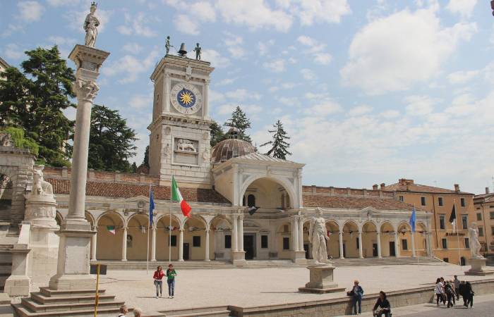 Cerco badanti a Udine foto