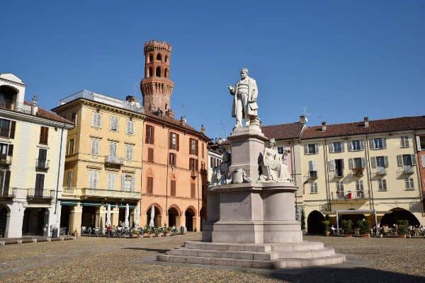 Cerco badante e assistenza anziani a Vercelli foto