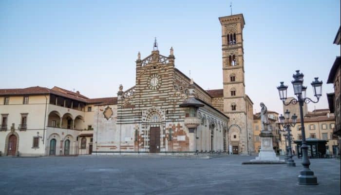 Cerco giardiniere prato foto