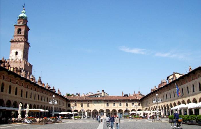 Noleggiare bagni chimici a Vigevano foto