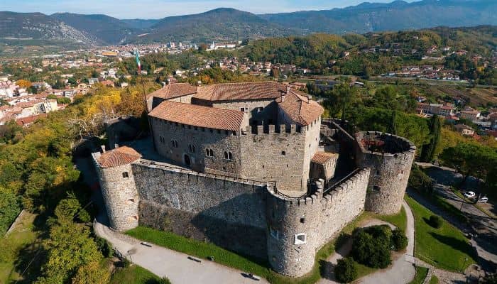 Cerco ditta smaltimento amianto Gorizia foto